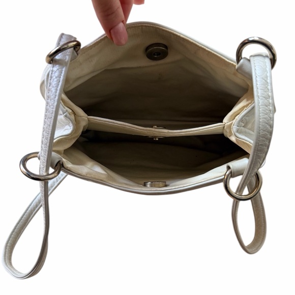 VINTAGE PALOMA PICASSO WHITE IRIDESCENT CROSSBODY LEATHER BAG. - Picture 7 of 7